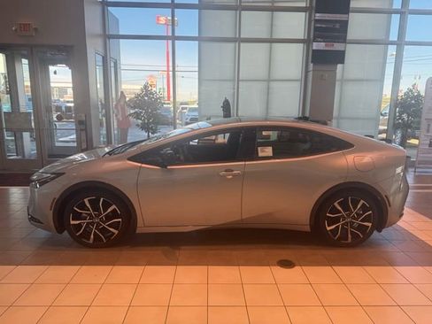 New 2025 Toyota Prius Plug-In Hybrid image 6