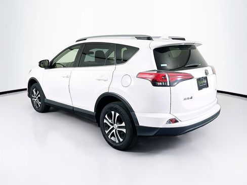 Used 2018 Toyota RAV4 LE FWD image 5
