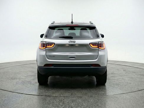 Used 2025 Jeep Compass Trailhawk AWD/4WD image 7