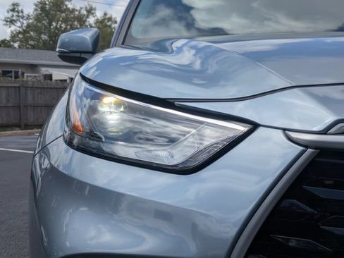 Used 2023 Toyota Highlander LE FWD image 10