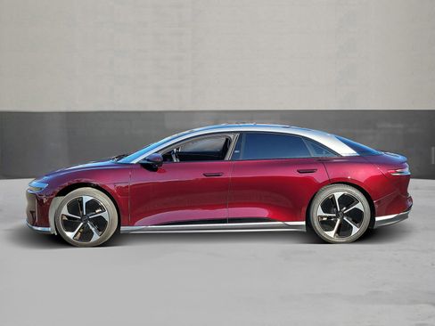 Used 2023 Lucid Air Touring image 3