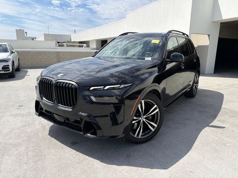 Used 2024 BMW X7 xDrive40i w/ M Sport Package AWD/4WD image 3