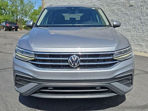 Used 2023 Volkswagen Tiguan SE w/ Panoramic Sunroof Package FWD image 9