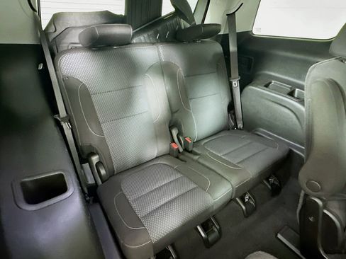 Used 2023 GMC Acadia SLE w/ Driver Convenience Package image 34