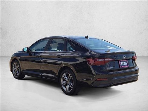 Used 2024 Volkswagen Jetta SE FWD image 8