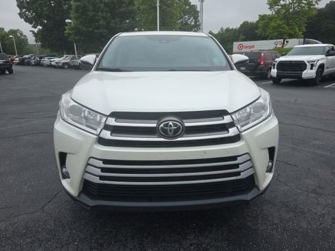 Used 2019 Toyota Highlander Plus AWD/4WD image 2