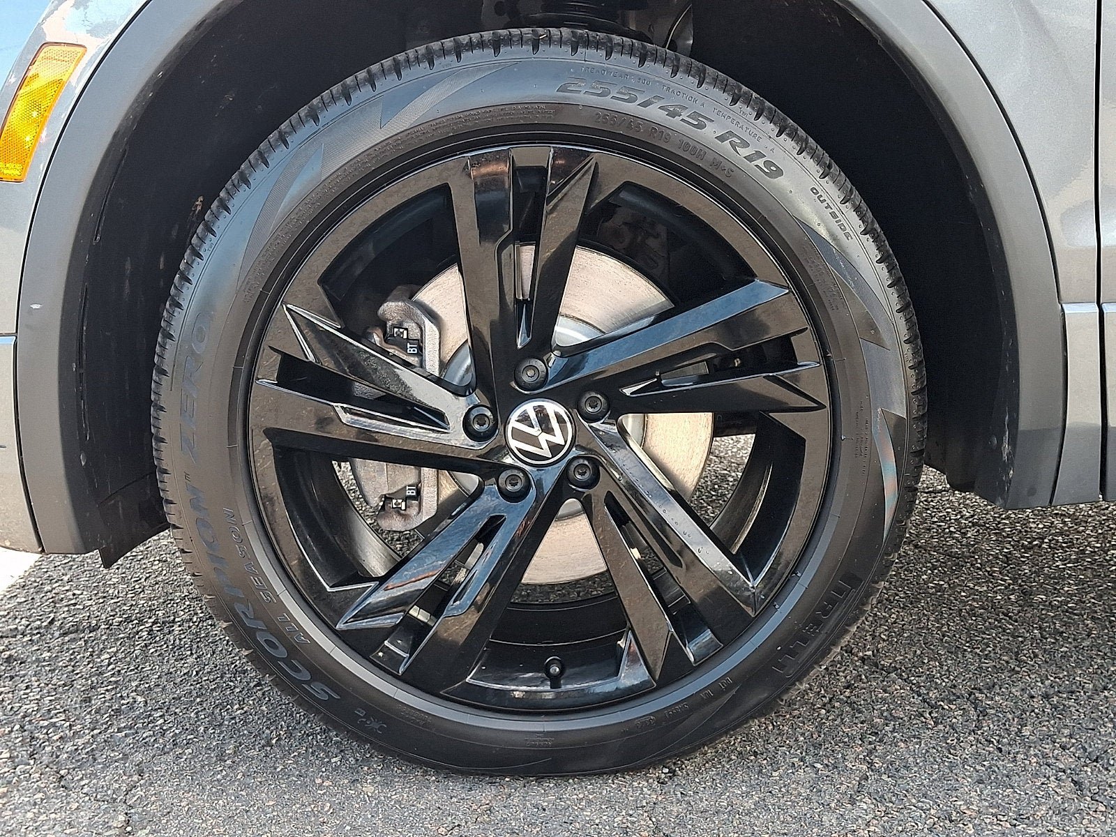 Certified 2024 Volkswagen Tiguan SE R-Line AWD/4WD image 9