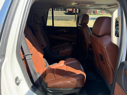 Used 2019 Cadillac Escalade Premium Luxury AWD/4WD image 13