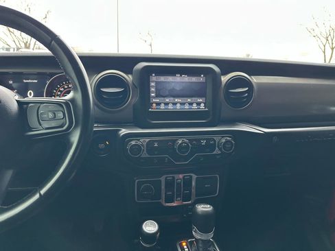 Used 2018 Jeep Wrangler Unlimited Sport S AWD/4WD image 4
