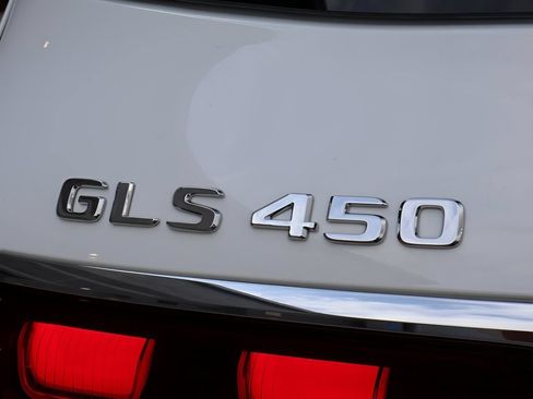 Used 2025 Mercedes-Benz GLS 450 4MATIC image 8