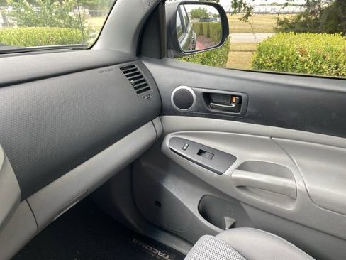Used 2012 Toyota Tacoma 4x4 Double Cab w/ TRD Sport Pkg image 11