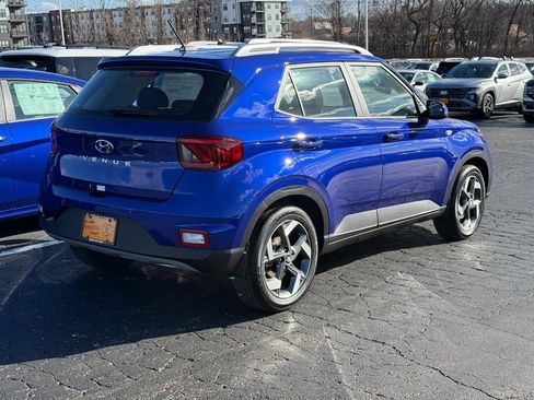 New 2026 Hyundai Venue SEL image 3