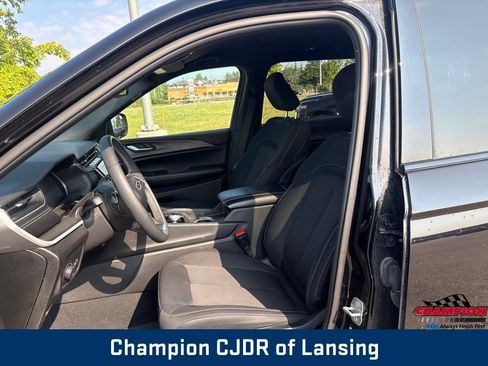 Used 2024 Jeep Grand Cherokee L Laredo w/ Luxury Tech Group I AWD/4WD image 10