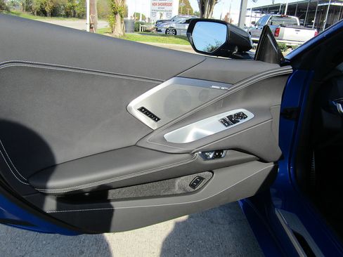 Used 2022 Chevrolet Corvette Stingray Preferred Cpe w/ Z51 Performance Package RWD image 11