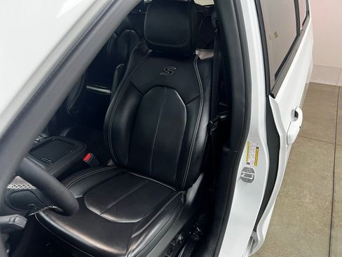 Used 2023 Chrysler Pacifica Touring-L w/ S Appearance Package image 31