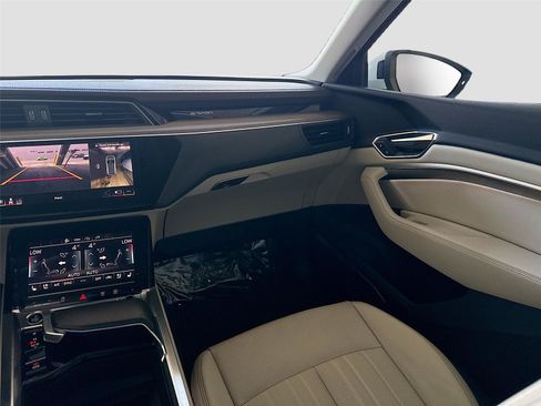 Certified 2024 Audi Q8 e-tron Premium Plus AWD/4WD image 24