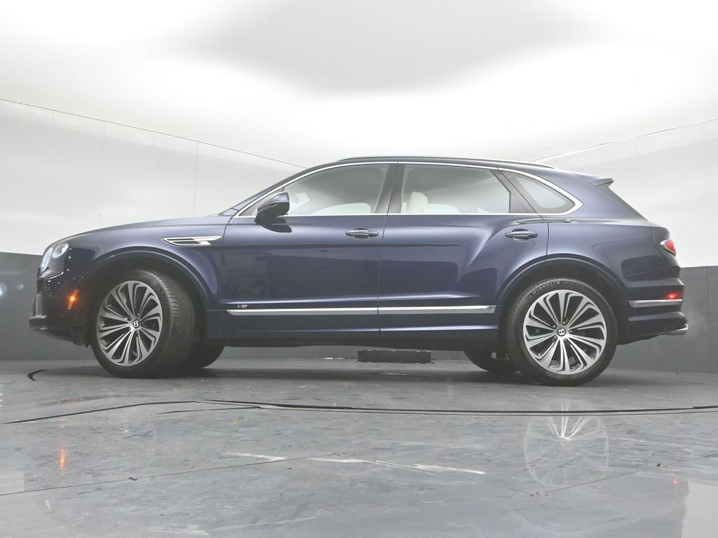 Used 2021 Bentley Bentayga AWD/4WD image 39