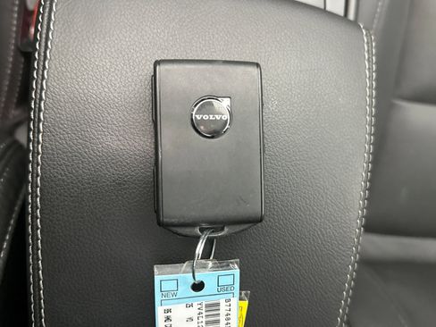 Used 2025 Volvo XC40 B5 Core AWD/4WD image 10