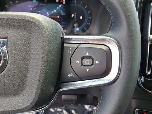 Used 2024 Volvo XC40 B5 Core AWD/4WD image 18