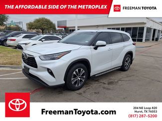 Used 2022 Toyota Highlander XLE video 1