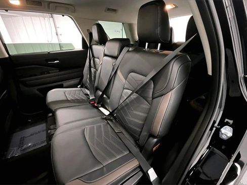 New 2025 Nissan Pathfinder Platinum w/ Lighting Package (N93) image 10