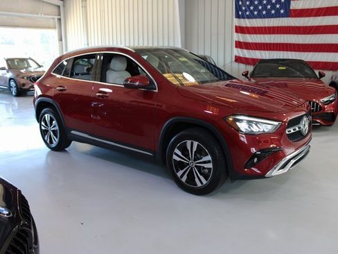 Used 2024 Mercedes-Benz GLA 250 w/ Exclusive Package image 44