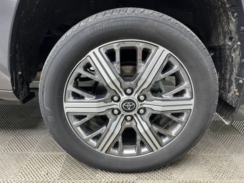 Used 2024 Toyota Sequoia Capstone AWD/4WD image 31