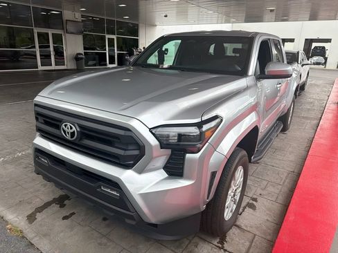 Used 2024 Toyota Tacoma SR5 AWD/4WD image 7
