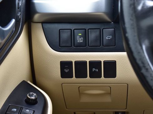 Used 2015 Toyota Highlander Limited FWD image 37