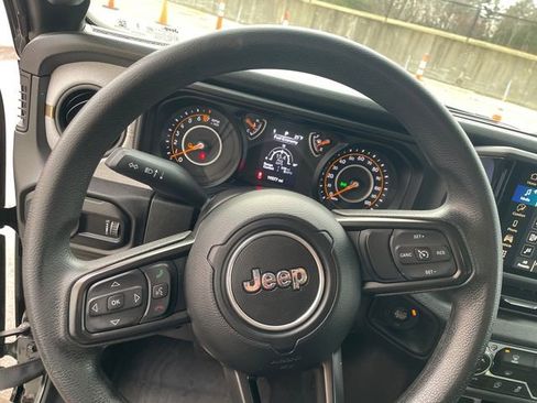 Used 2024 Jeep Gladiator Sport image 28