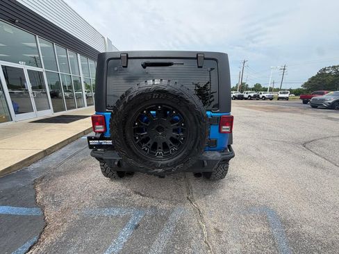 Used 2015 Jeep Wrangler Rubicon w/ Power Convenience Group AWD/4WD image 7