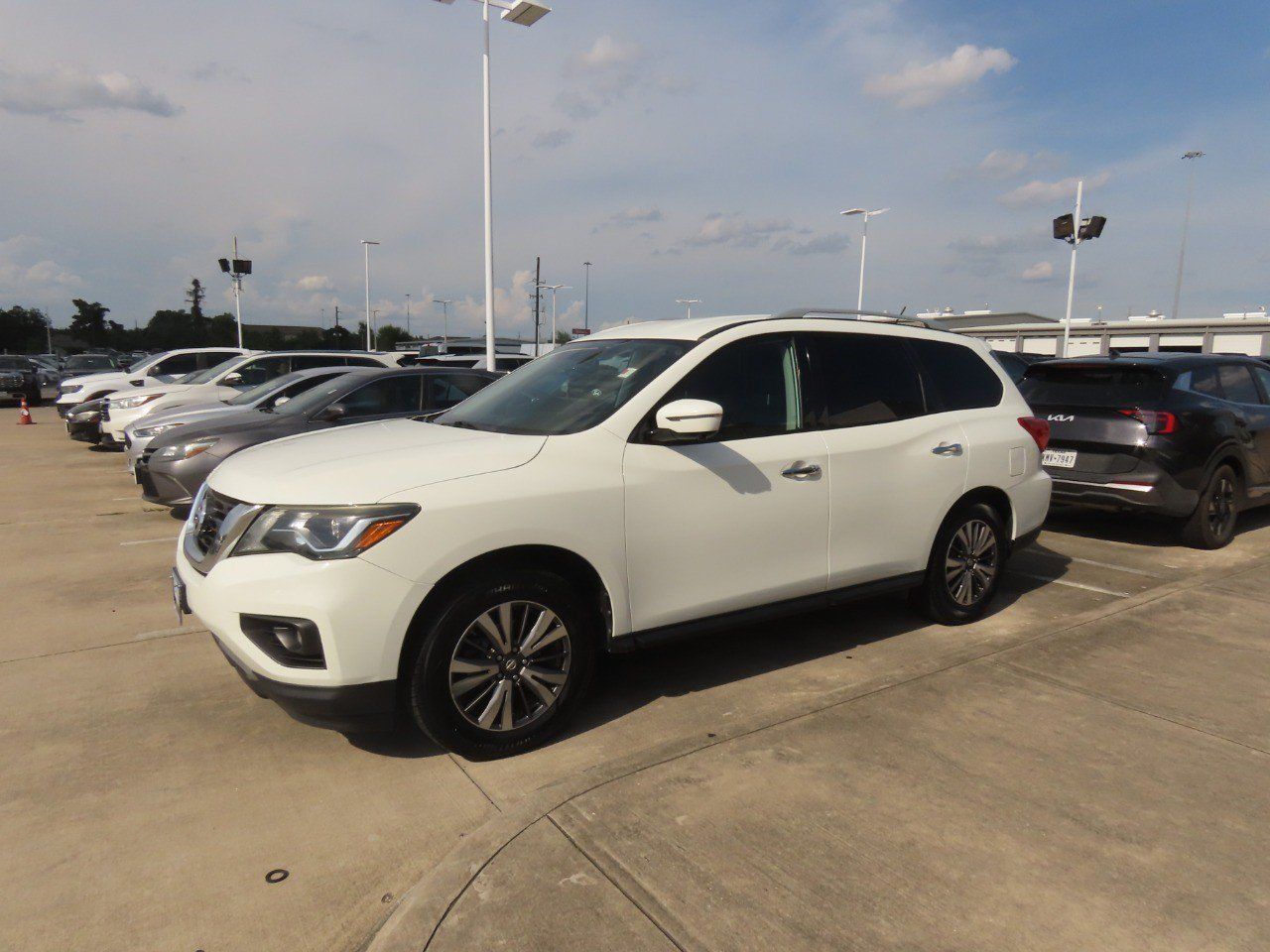 Used 2017 Nissan Pathfinder SL AWD/4WD image 2