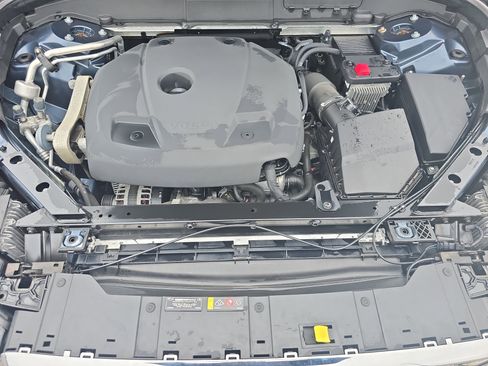 Used 2021 Volvo XC60 T5 Momentum w/ Premium Package image 29