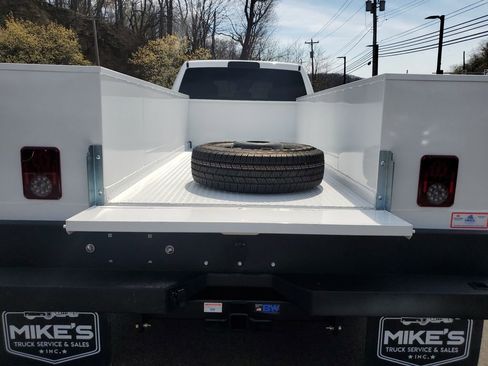 New 2026 RAM 3500 Tradesman w/ Chrome Appearance Group AWD/4WD image 18