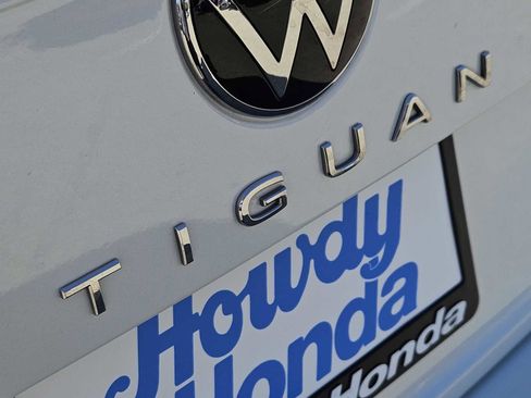 Used 2023 Volkswagen Tiguan SE image 12