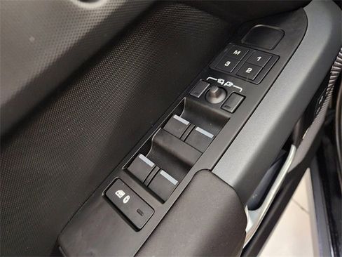Used 2024 Land Rover Defender 110 X-Dynamic SE image 22