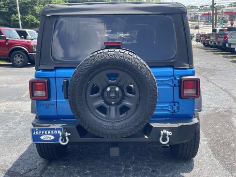 Used 2025 Jeep Wrangler Sport AWD/4WD image 4