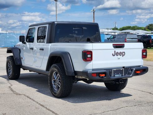 Used 2024 Jeep Gladiator Mojave w/ Technology Group AWD/4WD image 7