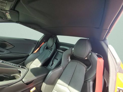 Used 2025 Chevrolet Corvette Z06 RWD image 16