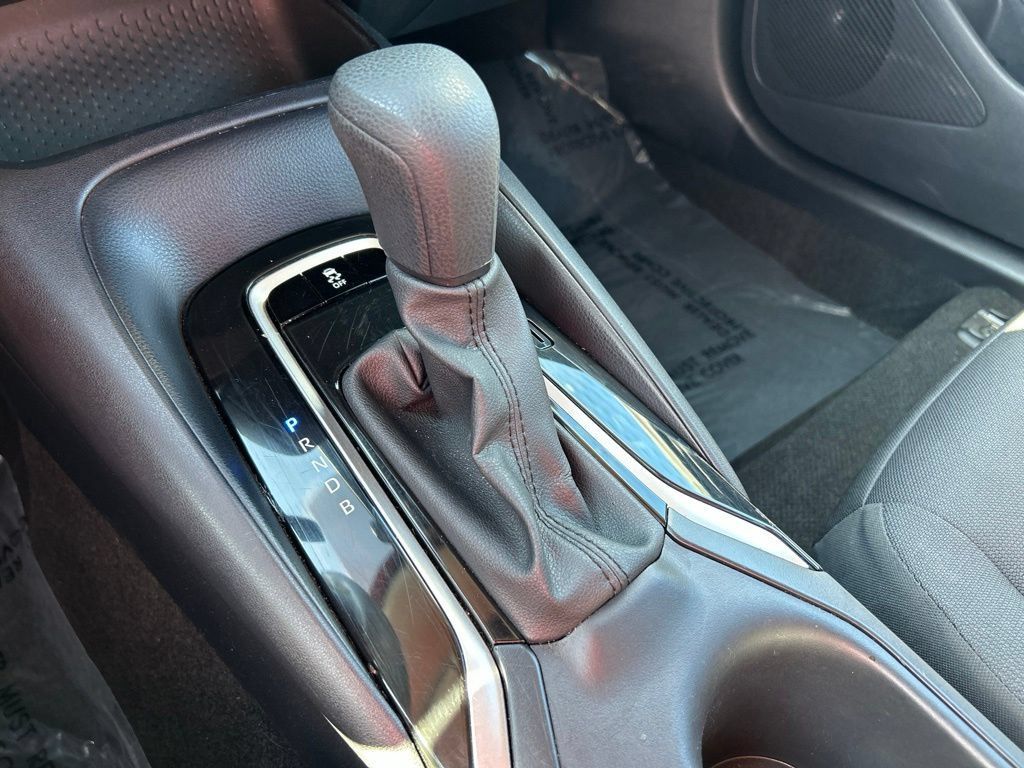 Used 2025 Toyota Corolla LE FWD image 28