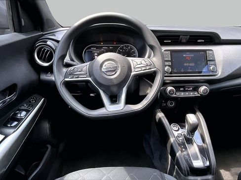 Used 2019 Nissan Kicks SV FWD image 6