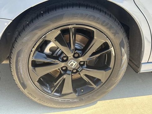 Used 2024 Honda Odyssey Sport image 4
