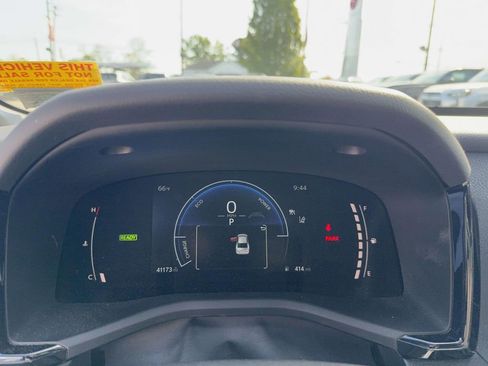 Used 2025 Toyota Camry SE w/ Convenience Package image 13