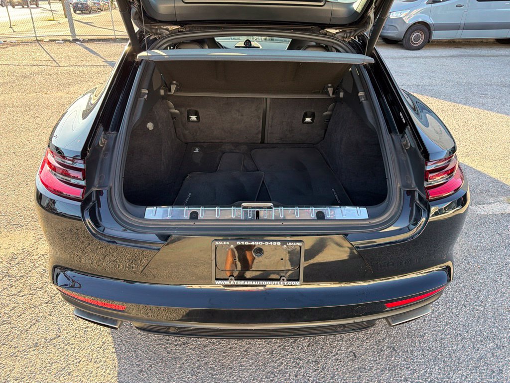 Used 2018 Porsche Panamera RWD image 23