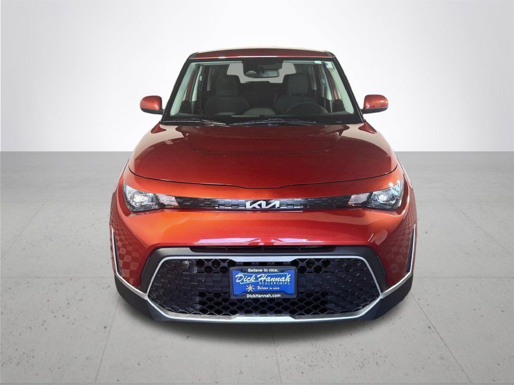 Used 2025 Kia Soul LX FWD image 3