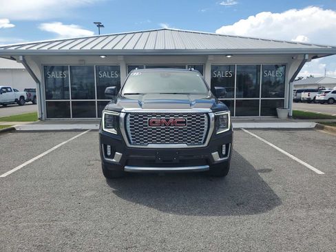 Used 2023 GMC Yukon Denali w/ Advanced Technology Package AWD/4WD image 11