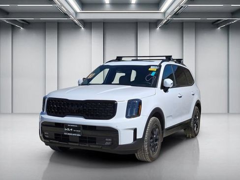 Certified 2025 Kia Telluride SX Prestige X-Line AWD/4WD image 3