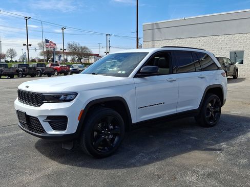 Certified 2023 Jeep Grand Cherokee Altitude image 4