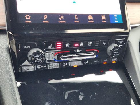 New 2025 Jeep Grand Cherokee L Summit w/ Obsidian Package image 17