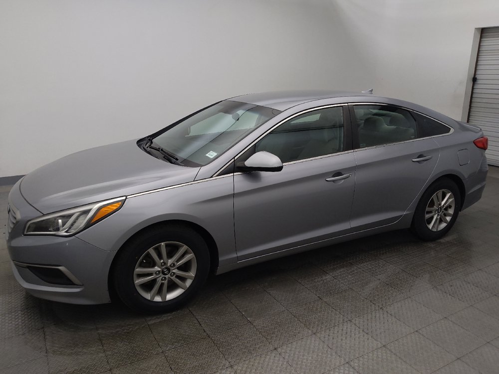 Used 2017 Hyundai Sonata SE FWD image 2